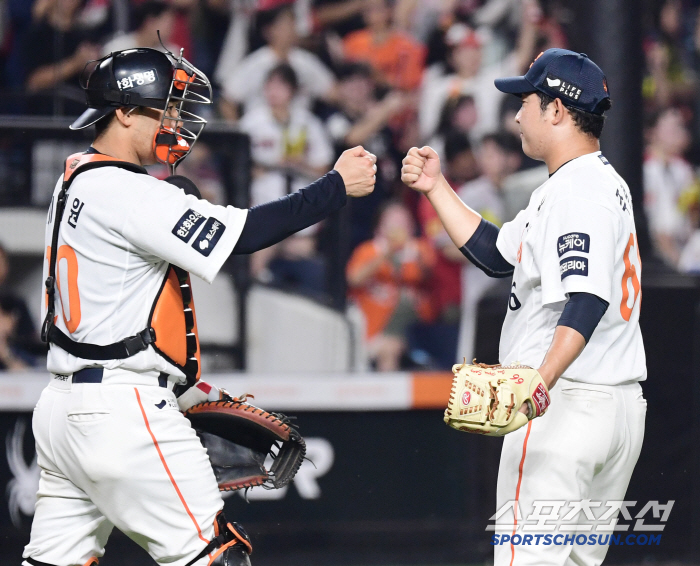  Joo Hyunjae, Jaewon, and Seungri's high-five