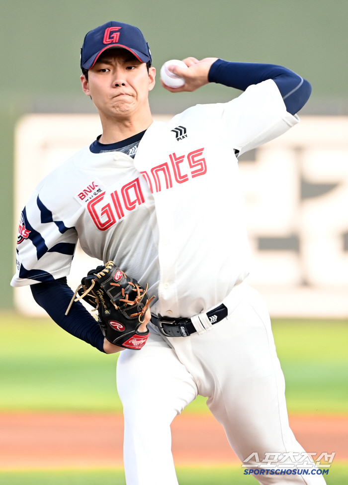  Lotte starter Hong Min-ki's hard throw