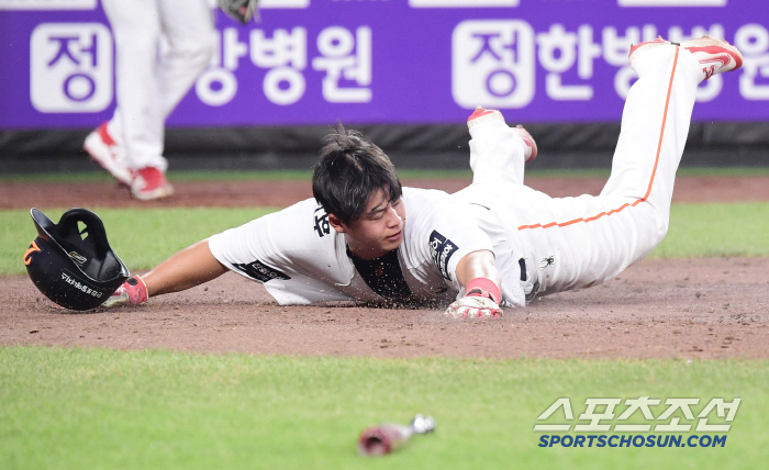 Noh Si-hwan scored with a powerful sliding