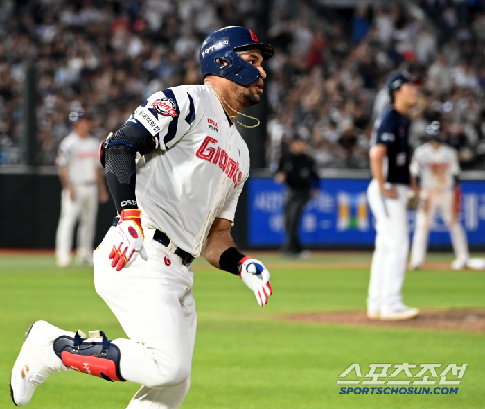  Reyes explodes into a two-run shot in the 5th inning