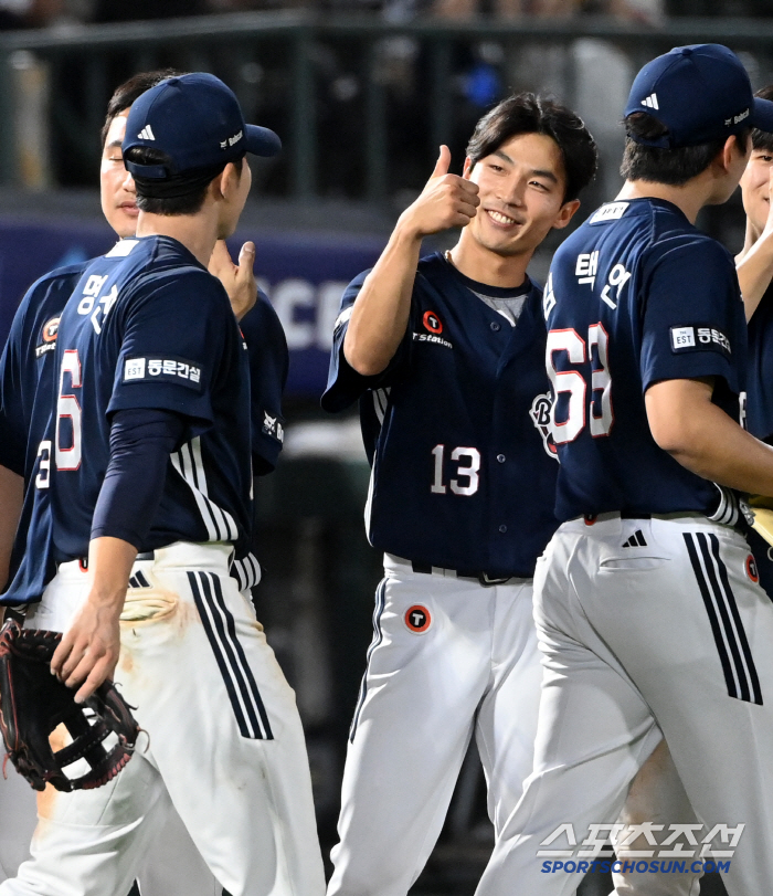  Smile Lee Yoochan and Oh Myungjin are the best!