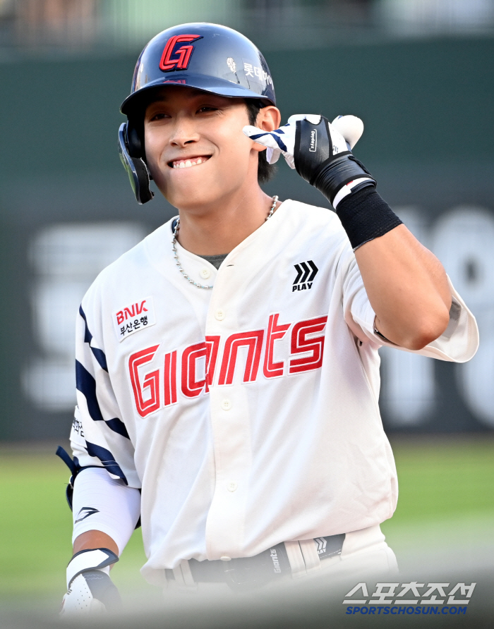  Smiling Hwang Sungbin's first hit back!