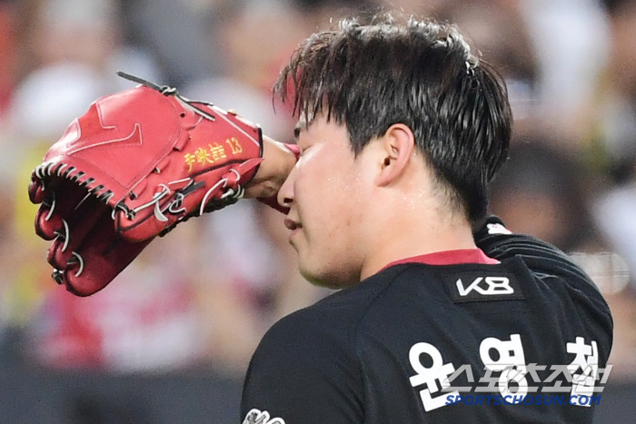  Yoon Young-chul, first base with no outs in the 3rd inning, early steel plate
