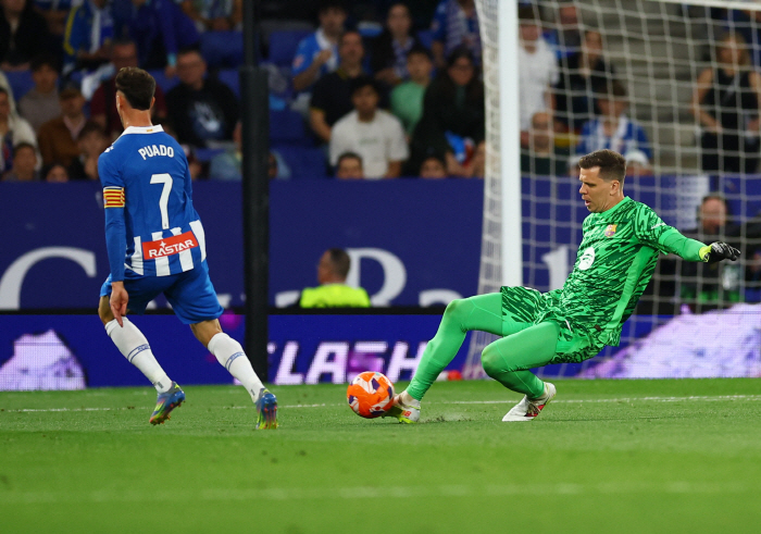Retirement reversal is a godsend? Barca, Szczesny's on hold until 2027