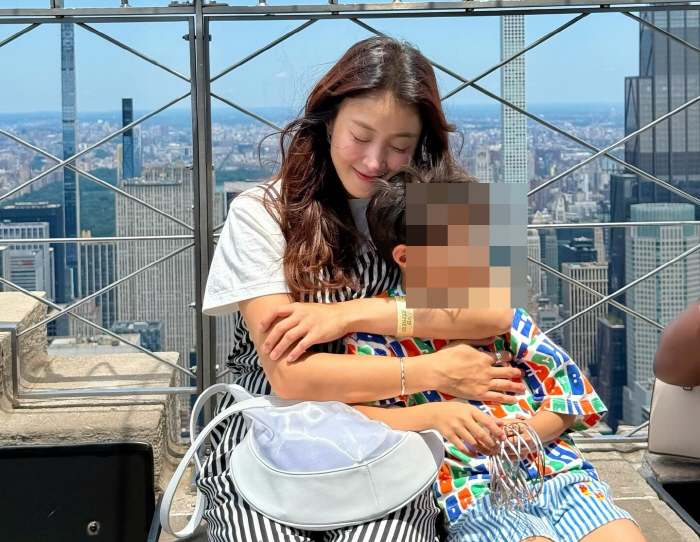 Lee Si-young’s Ex-Husband Promises to Support Second Baby Despite Divorce