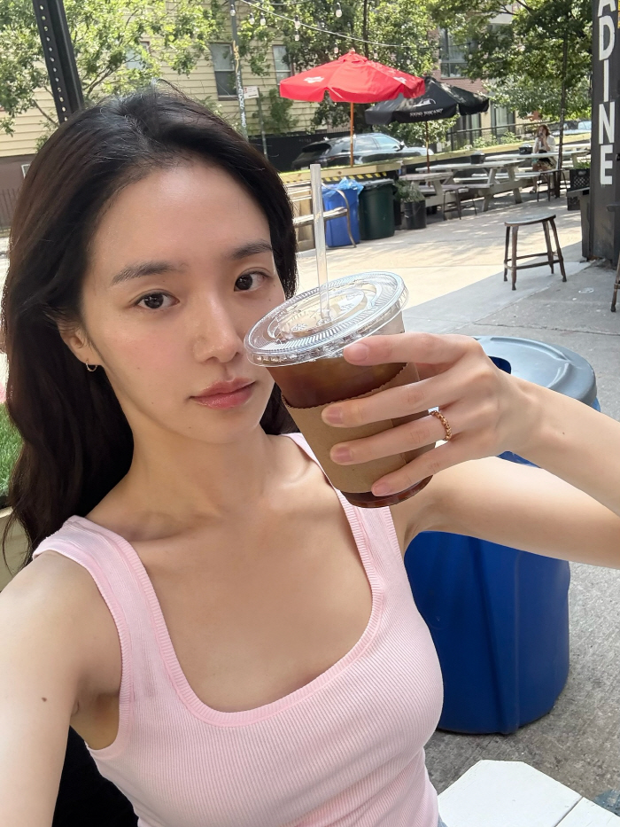  Ogem 3 Park Kyu-young Enjoys Relaxation in New York...Unexpected charm from bikini to sleeveless