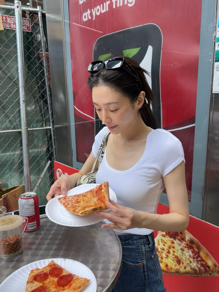  Ogem 3 Park Kyu-young Enjoys Relaxation in New York...Unexpected charm from bikini to sleeveless