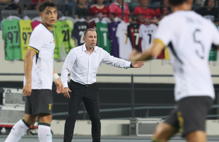 The soccer expert explodes! 03 Defeat? Unsurprisingly, the level of fans in the 1.4 billion continent is lowered toward the Chinese league