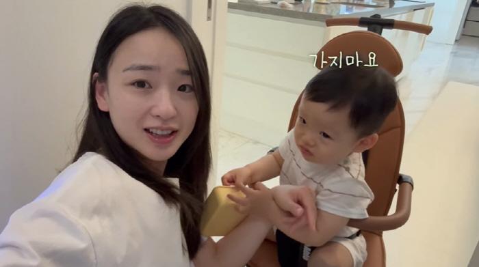Son Yeonjae, do you share clothes with 15 months?I bought this amazing body size. (Son Yeonjae)