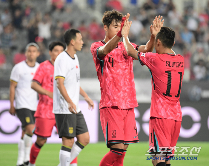 The weather is war, too…The East Asian Cup also studied North Korea, China and the U.S. in the heat wave, and Hong Myung-bo's answer must be found