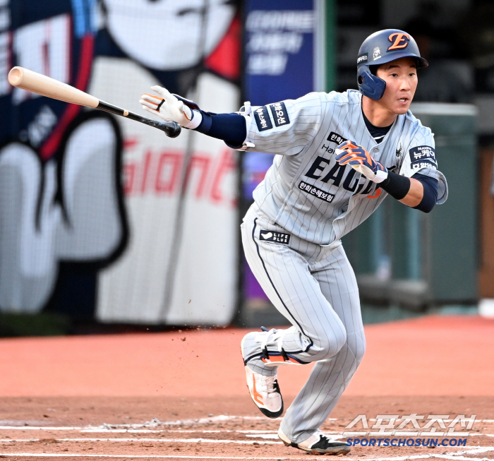 Why is it true that a slugging percentage of 0.548 without a home run, a double, and a triple? Why a player like this couldn't even be nominated as a professional player in the independent league