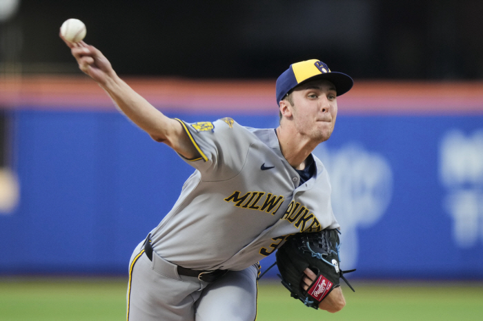 A 100-mile rookie that you can't hit except Ohtani. He's been driving for five straight 12K LADs in six innings, and he's finished with 157km of sliders