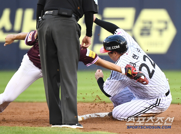 a 16-hit blast. The reason why Yum Liang, who won the batta, praised catcher Lee Joo-heon was cut off by blocking the opponent's flow in the first inning 