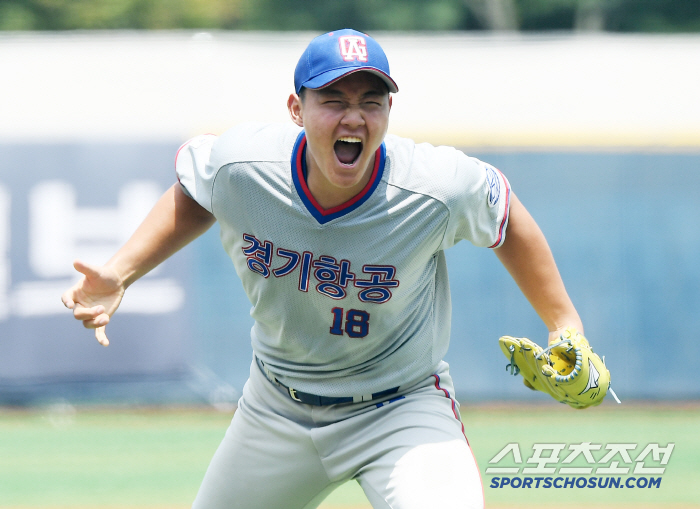 He scored 6K runs in eight ⅓ innings, the most likely No. 1 overall...Gyeonggi Aviation High School defeated Gyeongnam High School to advance to the semifinals for the first time (Cheongryonggi Field)