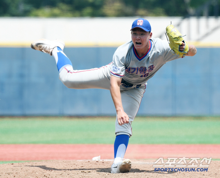 He scored 6K runs in eight ⅓ innings, the most likely No. 1 overall...Gyeonggi Aviation High School defeated Gyeongnam High School to advance to the semifinals for the first time (Cheongryonggi Field)