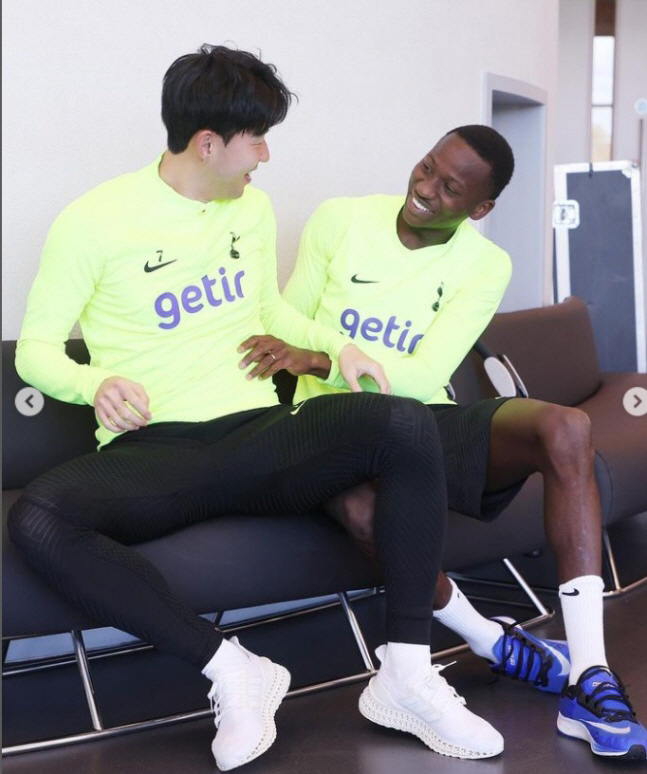 Heung-min, praise me, Gum-Sar's deep echo, electricity supply to small island villages in Senegal's hometown without light...a wave of emotions