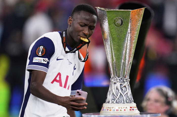 Heung-min, praise me, Gum-Sar's deep echo, electricity supply to small island villages in Senegal's hometown without light...a wave of emotions