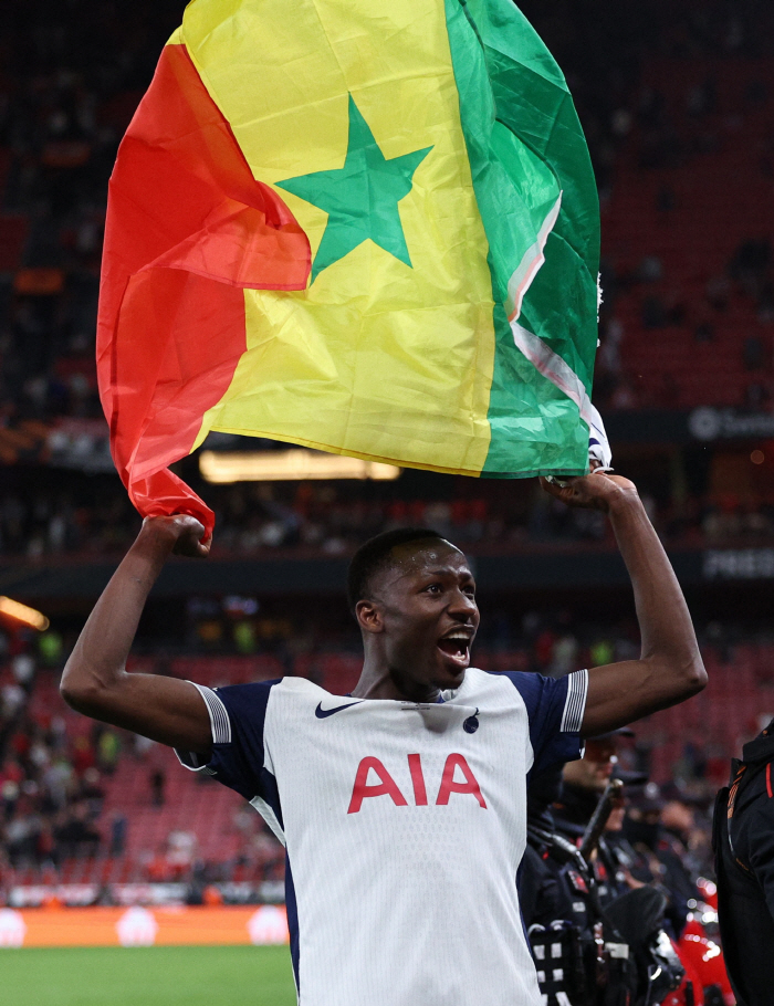Heung-min, praise me, Gum-Sar's deep echo, electricity supply to small island villages in Senegal's hometown without light...a wave of emotions