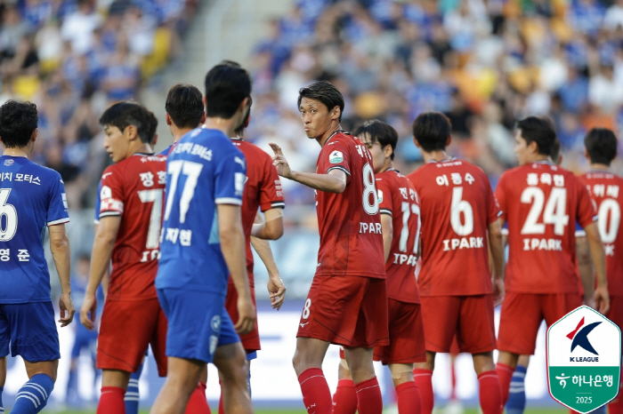I can't retire like this Lee Young-jik, who was out for 8 months due to a cruciate ligament injury, will start rehabilitation of tears → pledge to return next year