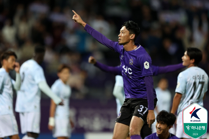 I can't retire like this Lee Young-jik, who was out for 8 months due to a cruciate ligament injury, will start rehabilitation of tears → pledge to return next year
