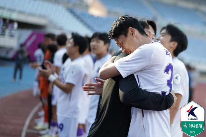 I can't retire like this Lee Young-jik, who was out for 8 months due to a cruciate ligament injury, will start rehabilitation of tears → pledge to return next year