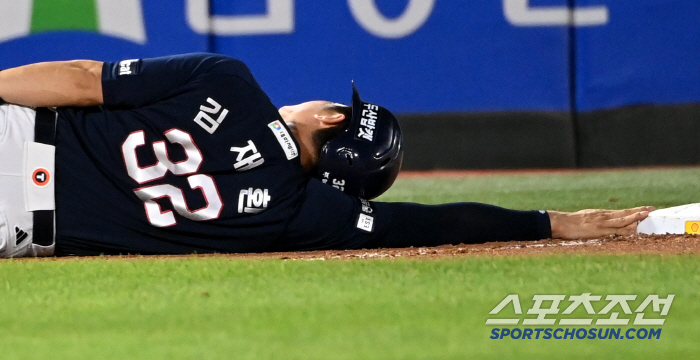 I won't miss it. Kim Jae-hwan's sense of shouting 'base touch → time on his stomach' with his fingertips while falling 