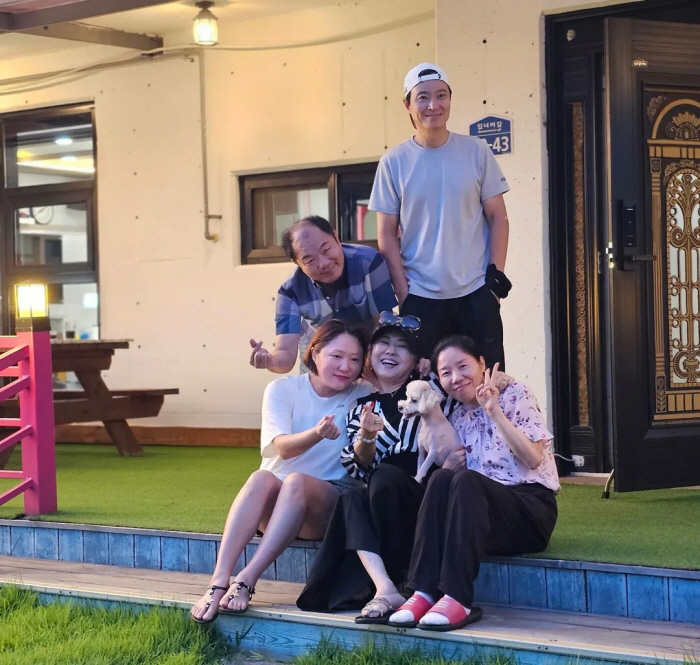 Kim Hyunsook and Mak Youngae. We've been together for 13 years
