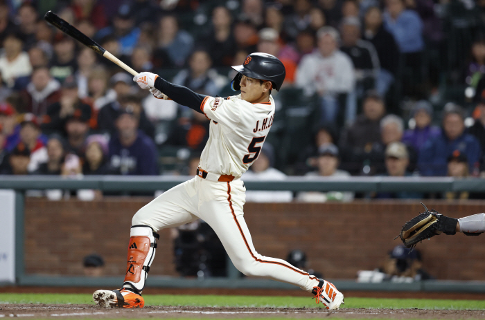 Lee Jung-hoo Explodes Multi-Hit! Hard Hit but Completely Rising, Hitting 0.320SF Bailey's End-Homerun in July for 4 consecutive wins