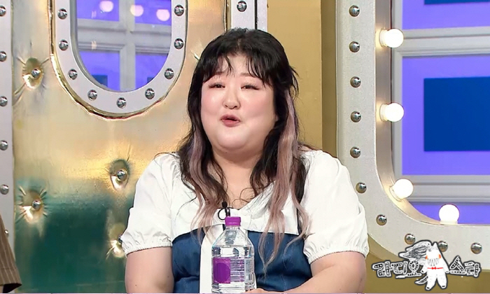 Lee Kuk-ju Set Up a House in Japan...Jennie in the kitchen is so global