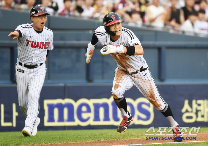 LG's 16-hit mega twin spoiler, which Kim Hyun-soo desperately needed to steal the lone base, exploded. 12-6 victory → 3 consecutive wins → 2nd place in the first half. Son Joo-young won seven games. Kiwoom has lost seven games in a row 