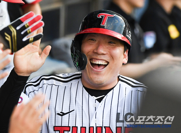 LG's 16-hit mega twin spoiler, which Kim Hyun-soo desperately needed to steal the lone base, exploded. 12-6 victory → 3 consecutive wins → 2nd place in the first half. Son Joo-young won seven games. Kiwoom has lost seven games in a row 