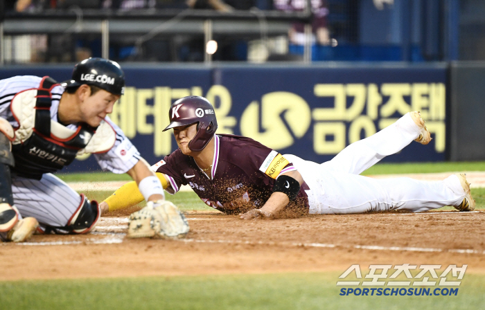 LG's 16-hit mega twin spoiler, which Kim Hyun-soo desperately needed to steal the lone base, exploded. 12-6 victory → 3 consecutive wins → 2nd place in the first half. Son Joo-young won seven games. Kiwoom has lost seven games in a row 