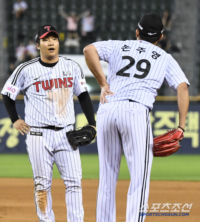 LG's 16-hit mega twin spoiler, which Kim Hyun-soo desperately needed to steal the lone base, exploded. 12-6 victory → 3 consecutive wins → 2nd place in the first half. Son Joo-young won seven games. Kiwoom has lost seven games in a row 