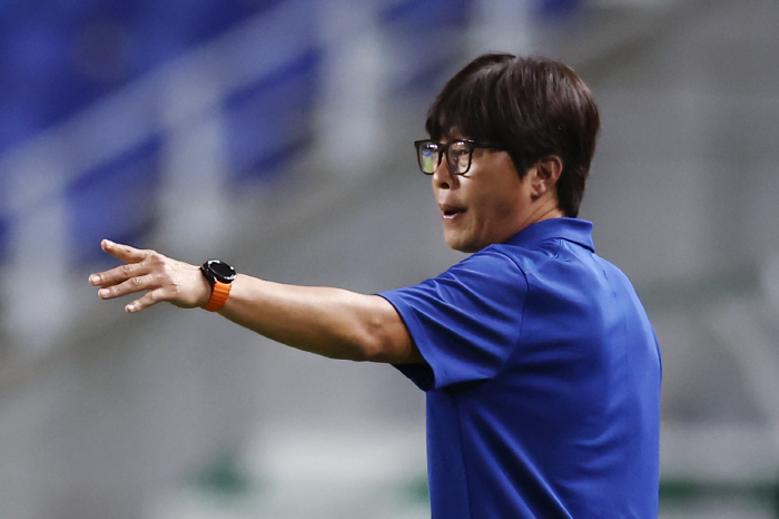  Manager Shin Sang-woo, who aimed to win the game rather than one point, needs to score first if he wants to be a strong team
