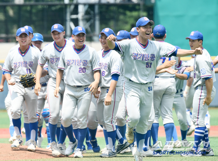  Gyeonggi Air High School defeated Gyeongnam High School to advance to the semifinals of the Blue Dragon
