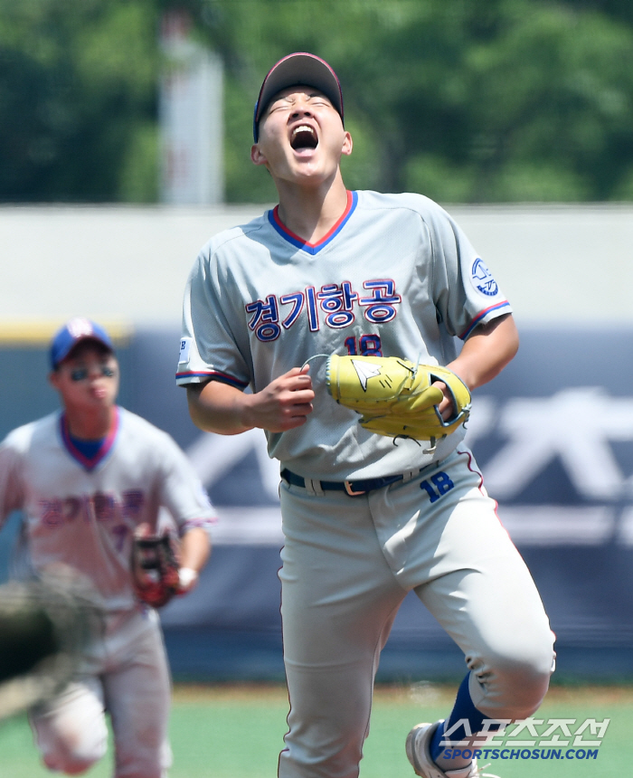  Gyeonggi Air High School's Yang Woo-jin roars