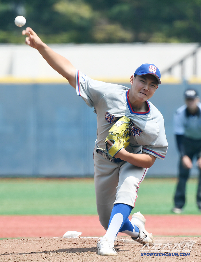  Gyeonggi Aviation High School starting pitcher Yang Woo-jin's powerful pitch