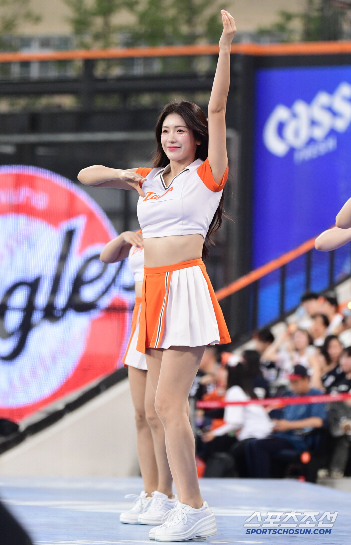  Hanwha Kim Yeonjung's passionate support and dance