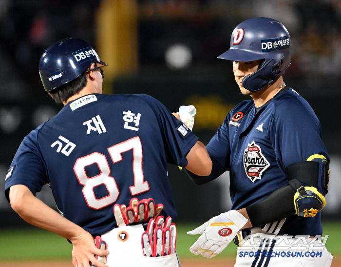  Kang Seung-ho hits a two-run tie in the ninth inning