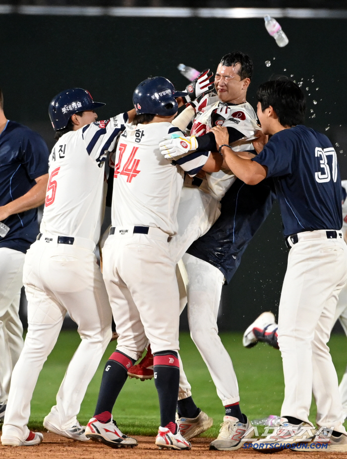  Lee Ho-joon is distracted by the celebration of his brothers
