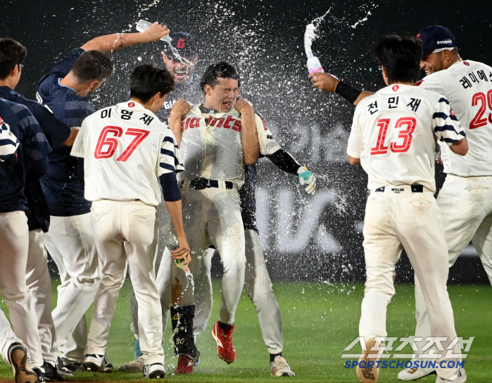  LEE HO JUN, a walk-off hit, sprinkle as much as you want!