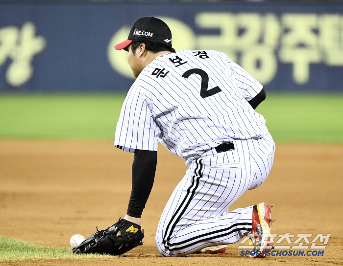  Moon Bo-kyung, first base defense is hard