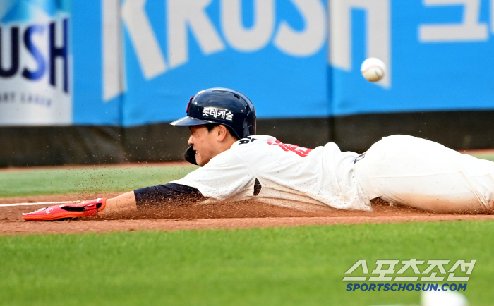  Park Chanhyung's sliding, faster than the ball