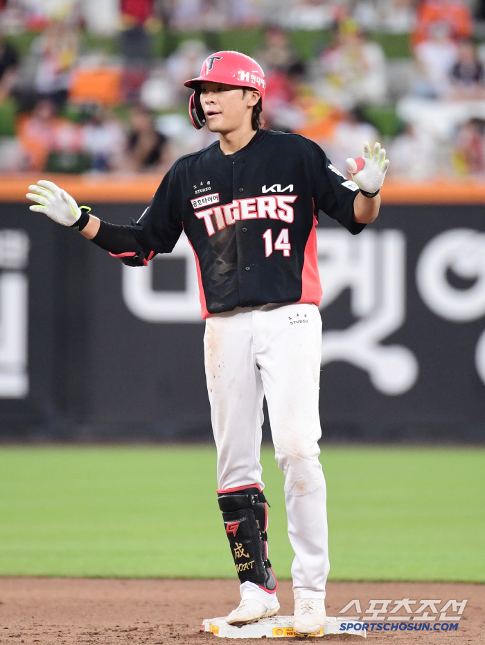  A RBI double to save KIM GYU SUNG's chance