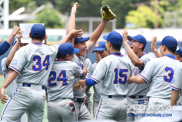  Yang Woo-jin is warmly welcomed with brilliant scoreless pitching
