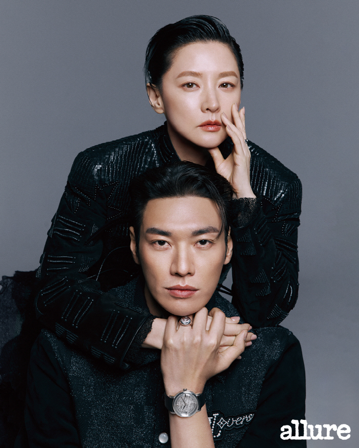 Lee Young-ae and Kim Young-kwang’s Striking Pictorial Teases Dark Drama Bond