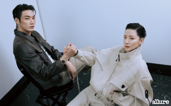 Lee Young-ae and Kim Young-kwang’s Striking Pictorial Teases Dark Drama Bond