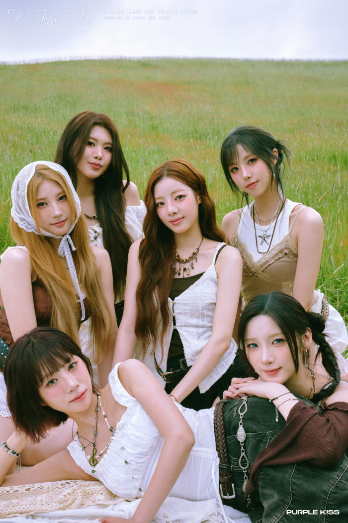 Purple Kiss, Sinbo concept photo cozy  nostalgic atmosphere...green early summer