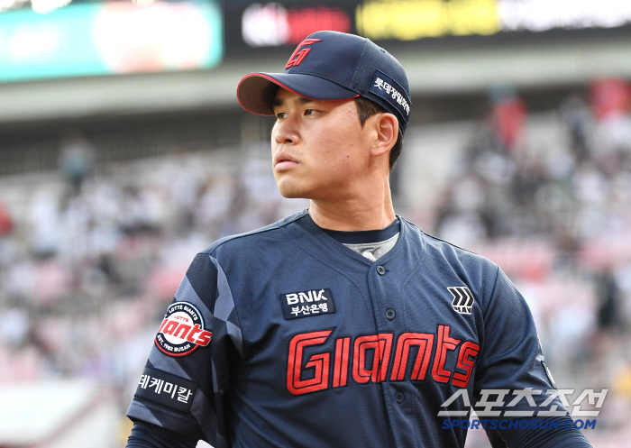 Sangmu also gave up, but returned to the first team in 26 days → 8th inning tie-breaking shot → 2nd team in one day! The head coach's sincerity toward Kim Jin-wook is not going to work… 