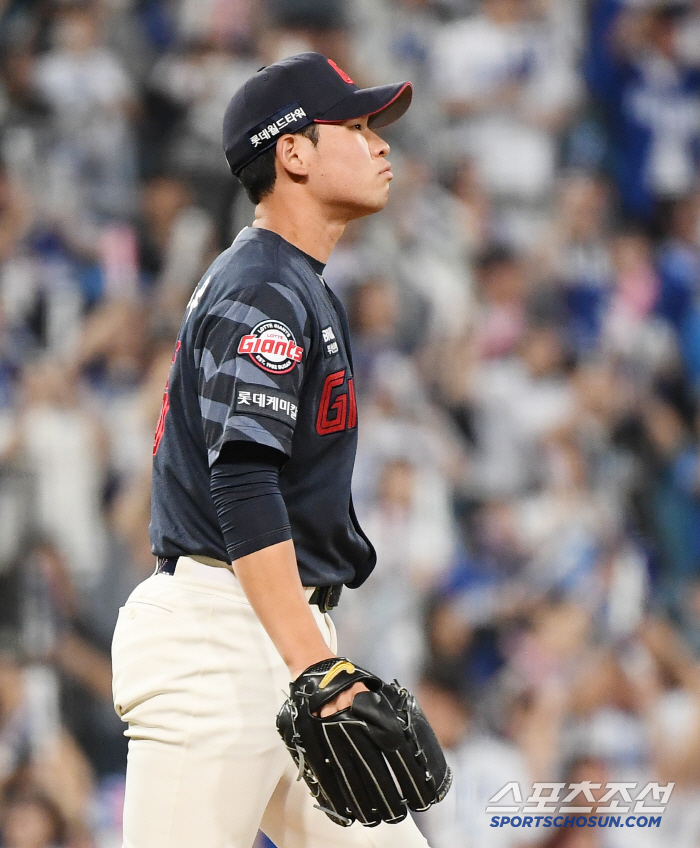 Sangmu also gave up, but returned to the first team in 26 days → 8th inning tie-breaking shot → 2nd team in one day! The head coach's sincerity toward Kim Jin-wook is not going to work… 